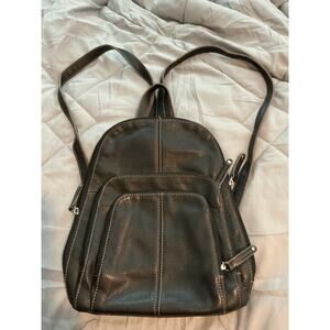 TIGANANELLO small women’s/girls backpack with minimal defaults